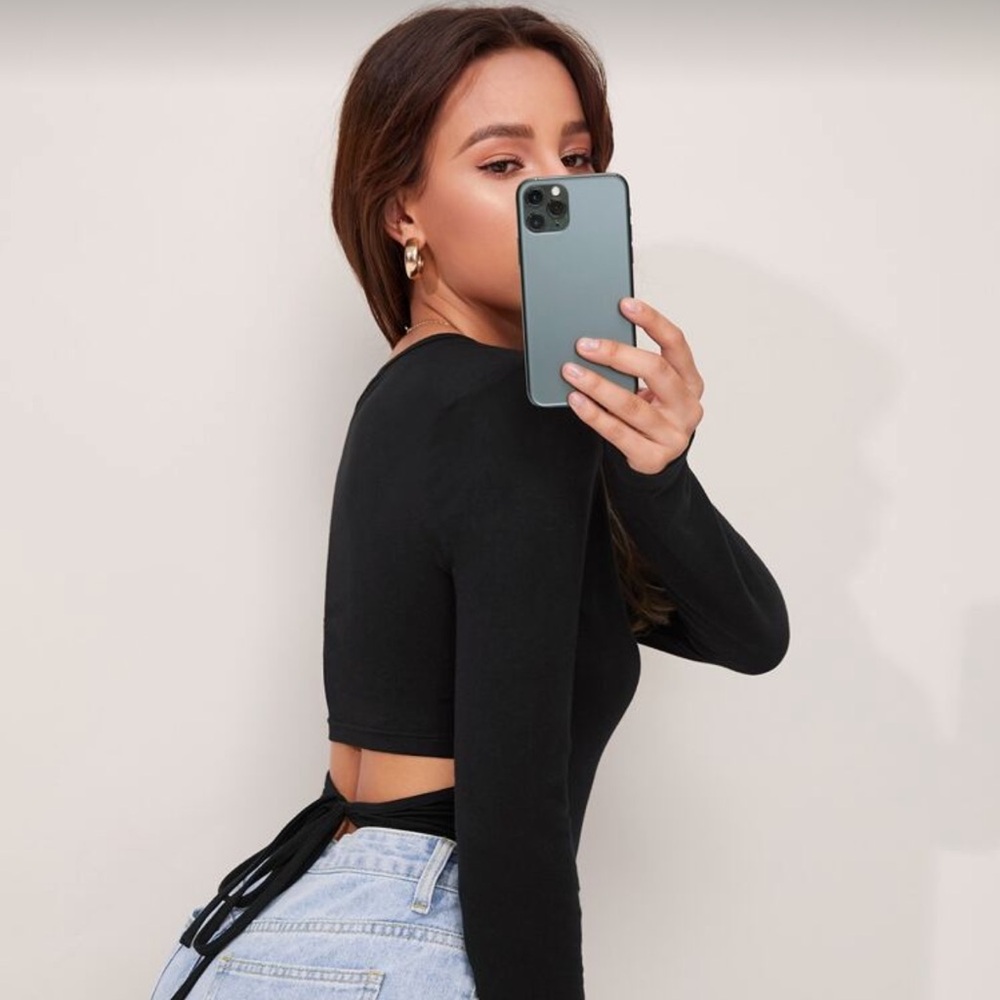SHEIN Black Long-Sleeve Back Tie Crop Top